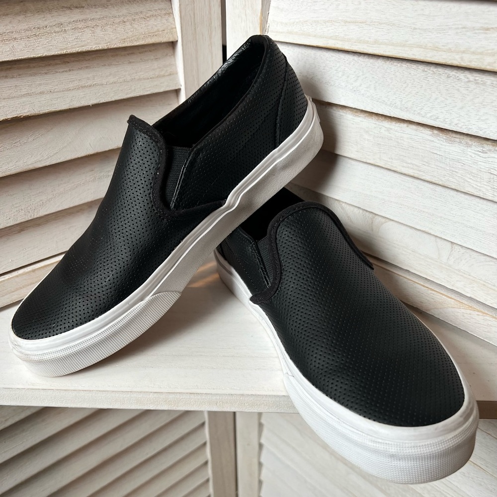 Women’s VANS : Black leather 7.5